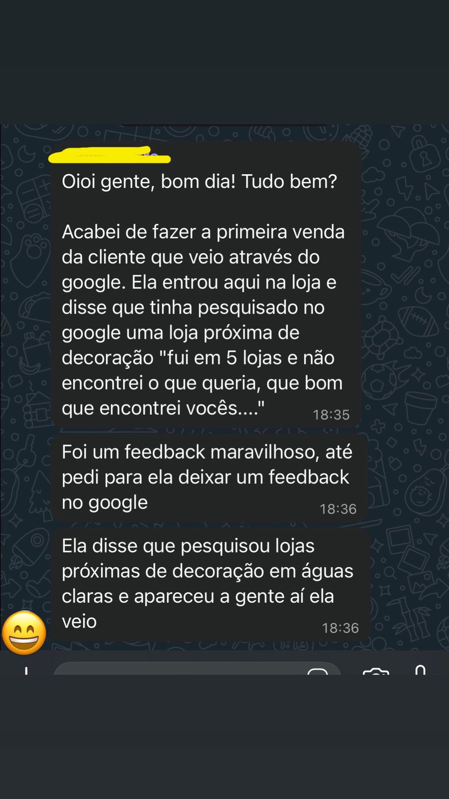 Mensagem de cliente contando que uma compradora passou por cinco lojas concorrentes e encontrou a loja de decoração pesquisando no Google