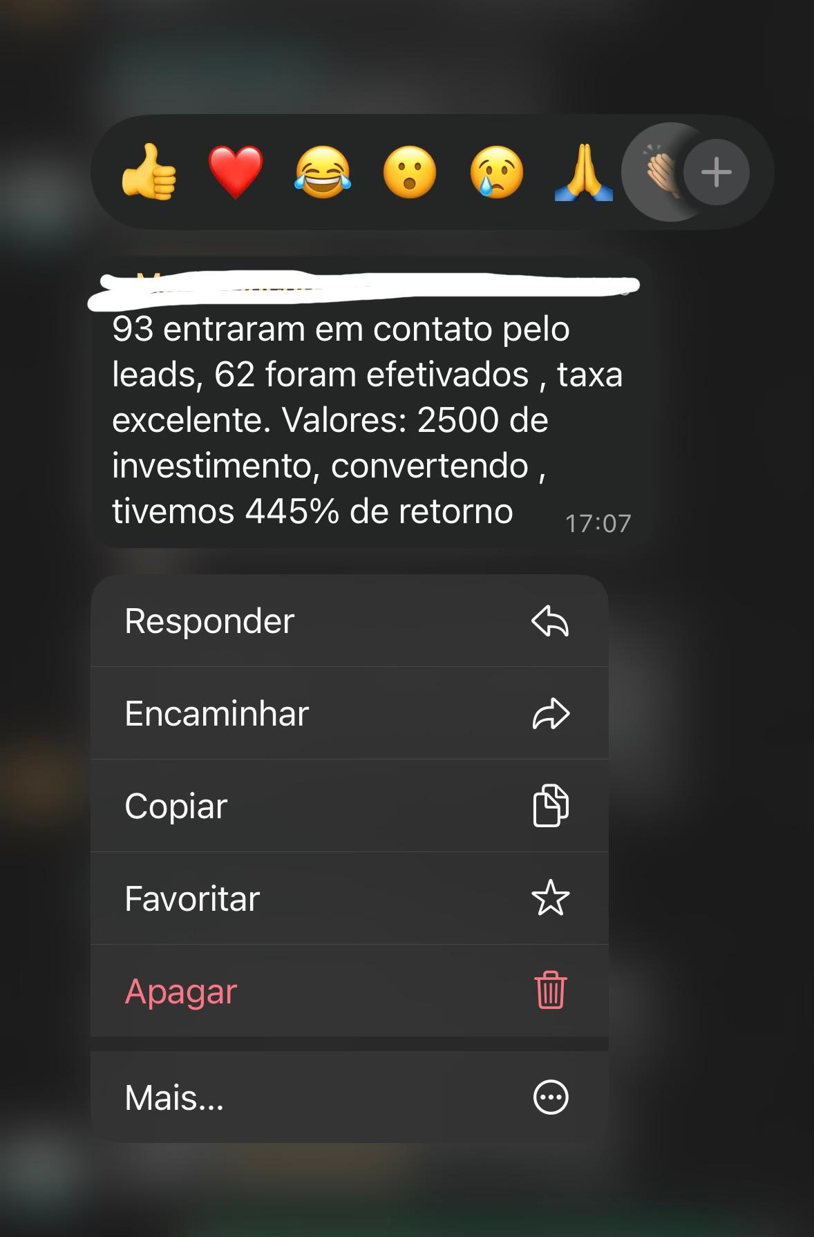 Mensagem de cliente relatando retorno de 445% sobre o investimento em Google Ads, com 93 contatos e 62 pacientes efetivados